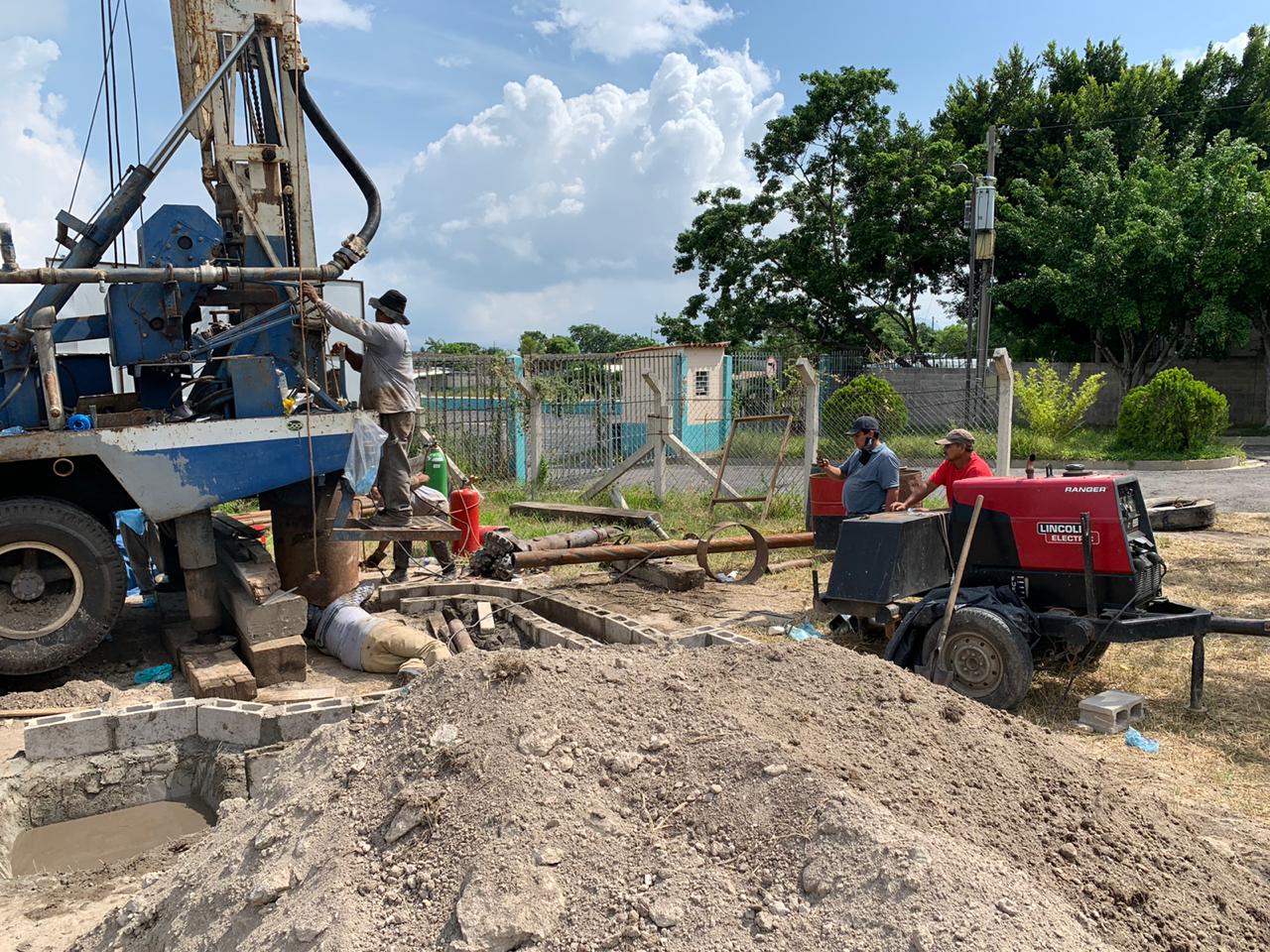 Gobierno inicia perforación de pozo de agua potable para el proyecto habitacional La Bretaña gobierno-inicia-perforacion-de-pozo-de-agua-potable-para-el-proyecto-habitacional-la-bretana